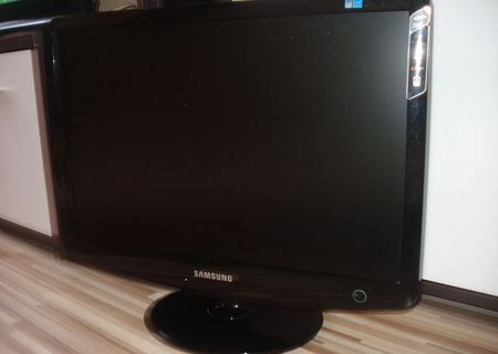 vand monitor samsung model 2032w aproape nou 600 ron