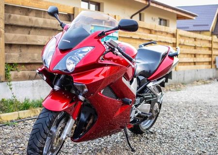 Vand Motoclicleta VFR800, an 2008, stare exceptionala