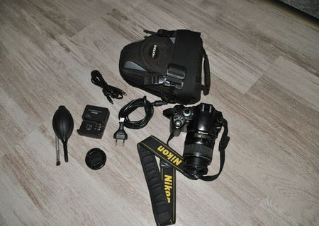 Vand  Nikon D40 + Obiectiv Nikkor 18-55mm VR AF si Accesorii