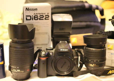 Vand Nikon D5000 cu accesorii