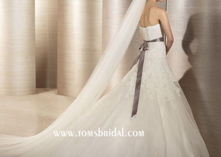 Vand Rochie de Mireasa Model Pronovias Orion 2013