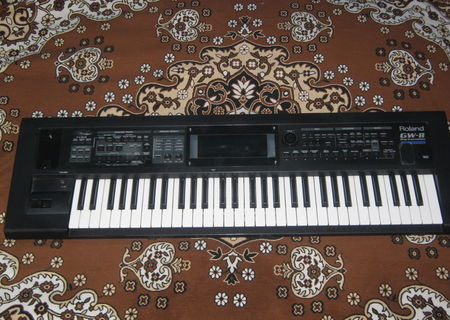 Vând Roland GW 8