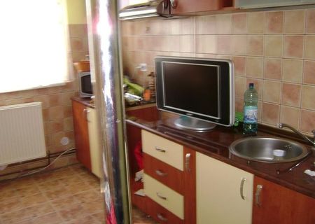 Vand sau schimb cu apartament 3 camere sau casa