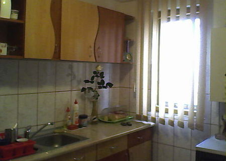 Vand/schimb apartament 2 camere zona Spital CFR