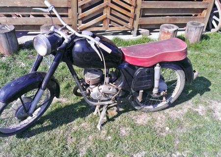 Vand/Schimb Motocicleta de epoca Danuvia (din 1961)