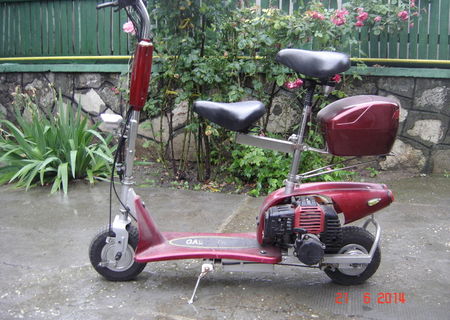 Vand scuter cu motor