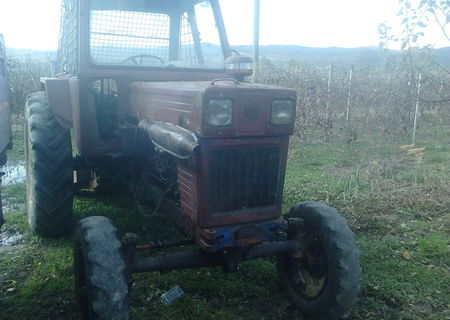 vand tractor u650 echipat forestier