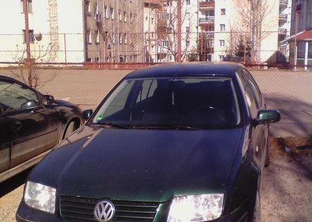 Vand Volkswagen Bora,stare foarte buna,culoare verde,motor 1.6