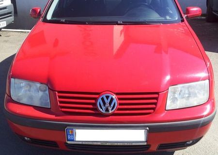 Vand VW Bora 2001, culoare rosie, motor 1400 cmc / 75 CP