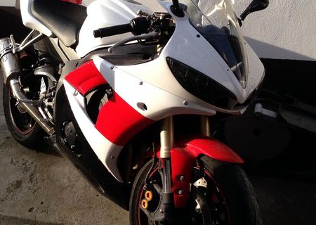 Vand YAMAHA R6 2005,prima inscriere 2006