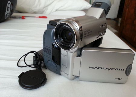 video camera SONY handycam DCR-HC14E