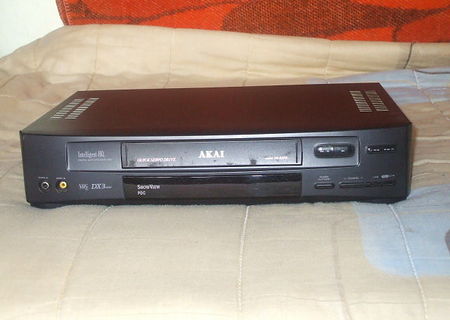 Video recorder ( AKAI ) + casete video