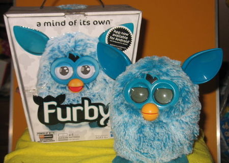 Vind jucarie electronica FURBY noua