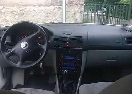 Volkswagen Golf 4 , Hatchback ,          Preţ:   2900 euro negociabil.