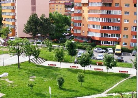 Zona Ursu' - Racadau, apartament cu 3 camere, 53.000 euro.