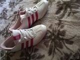 adidasi adidas originali,made in vietnam alb cu roz,purtati de 3,4 ori