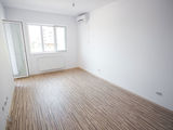 Apartament decomandat, 2 bai, curte proprie 46 mp, metrou 5 min