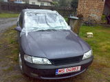 Dezmembrez Opel Vectra B