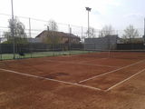 inchiriez teren pentru tenis de camp