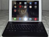 iPad Air 16GB cu tastatura bluetooth