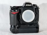 Nikon D300 body + Grip