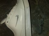 Vand Adidasi Nike urgent