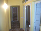 vand apartament cu 4 camere