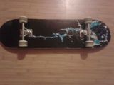 Vând Skateboard foarte puţin folosit.