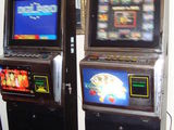 Vand slot machine ,doua bucati.